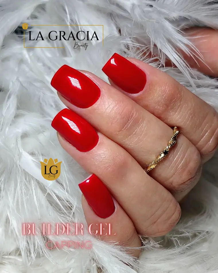 Capping de Builder Gel rojo brillante, trabajo de La Gracia Beauty